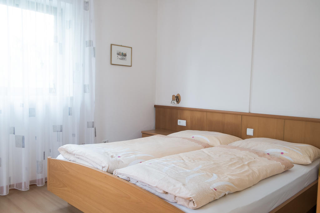 Ferienwohnung Pippohof Eppan an der Weinstraße Værelse billede